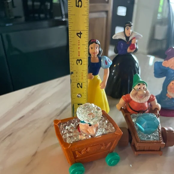 SET OF 7 DISNEY SNOW WHITE AND THE SEVEN DRAWFS PLASTIC FIGURINES - Picture 9 of 10